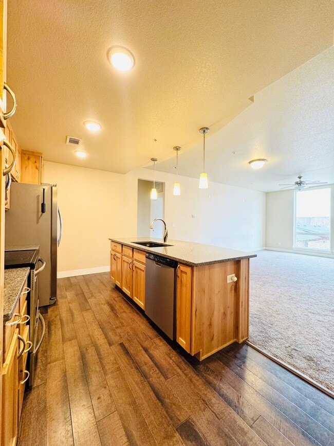 Building Photo - Gorgeous Flats at Rigden Farm 2bed 2bath Condo