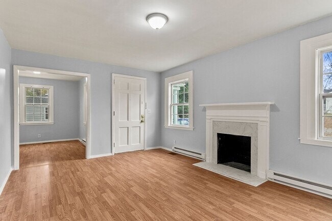 Foto del edificio - Charming Circlewood Cottage Available NOW!