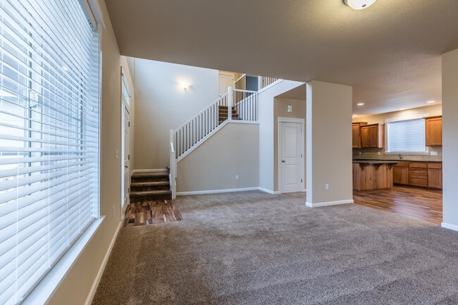 Building Photo - 35611 Valley View Dr