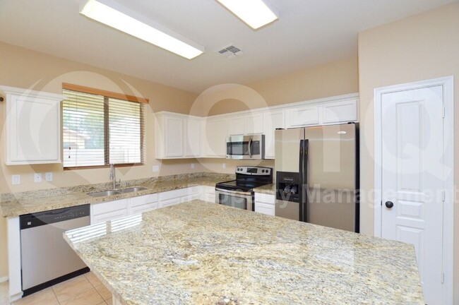 Foto del edificio - 3809 E Chickadee Rd