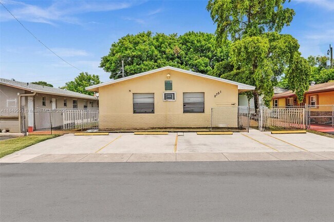 Foto del edificio - 2751 NW 14th Ct