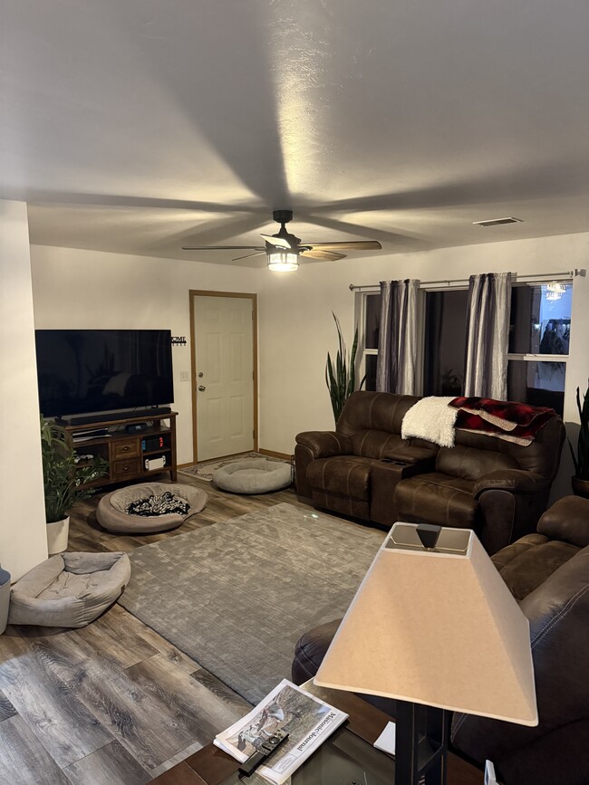 Building Photo - 4932 Rosewood Ct