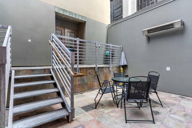 Building Photo - 657 3rd St