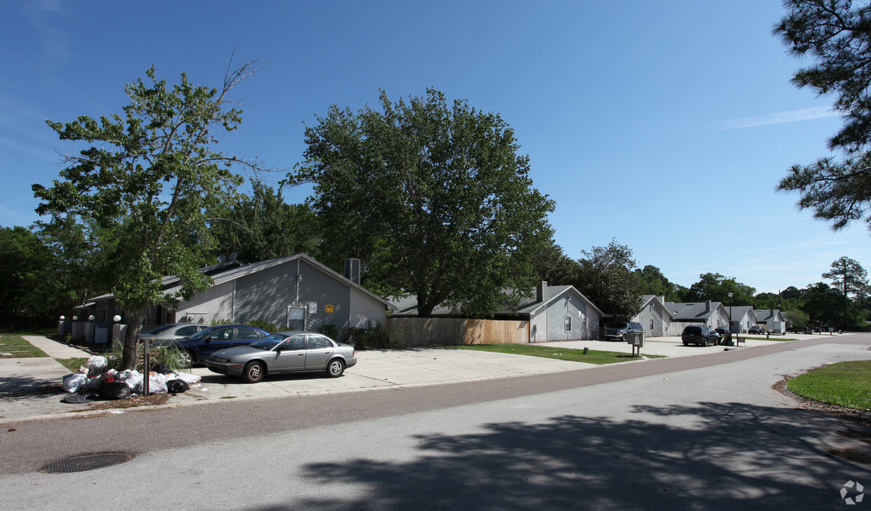 Building Photo - Indian Lakes Apartments