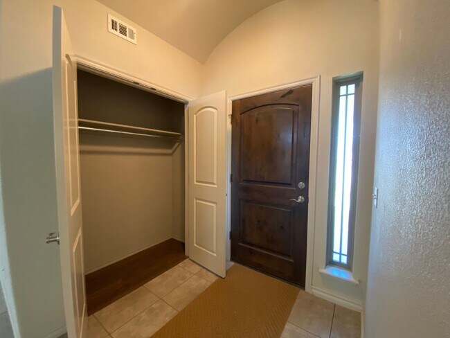 Building Photo - 3 bedroom, 2 bath in Coweta Schools!
