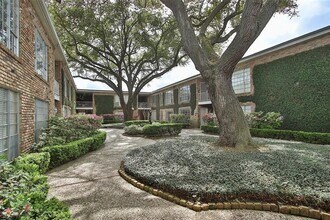 Building Photo - 2101 Fountain View Dr