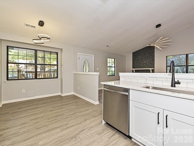 Building Photo - 633 Pennwood Ln