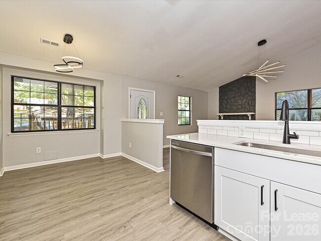 Foto del edificio - 633 Pennwood Ln