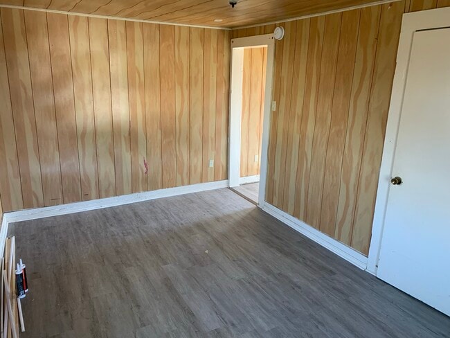 Main Room fits a Queen Bed/Sofabed - 2911 Jones St