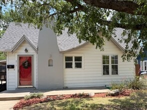 Building Photo - 3715 Fountain Terrace