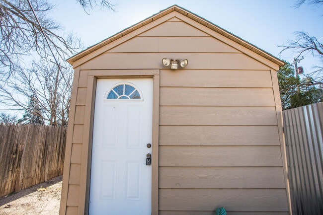 Foto del edificio - Lovely Rear Unit with a Yard!