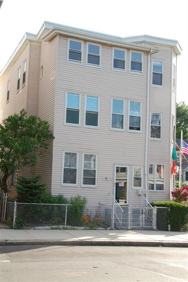 Building Photo - 1262 Broadway