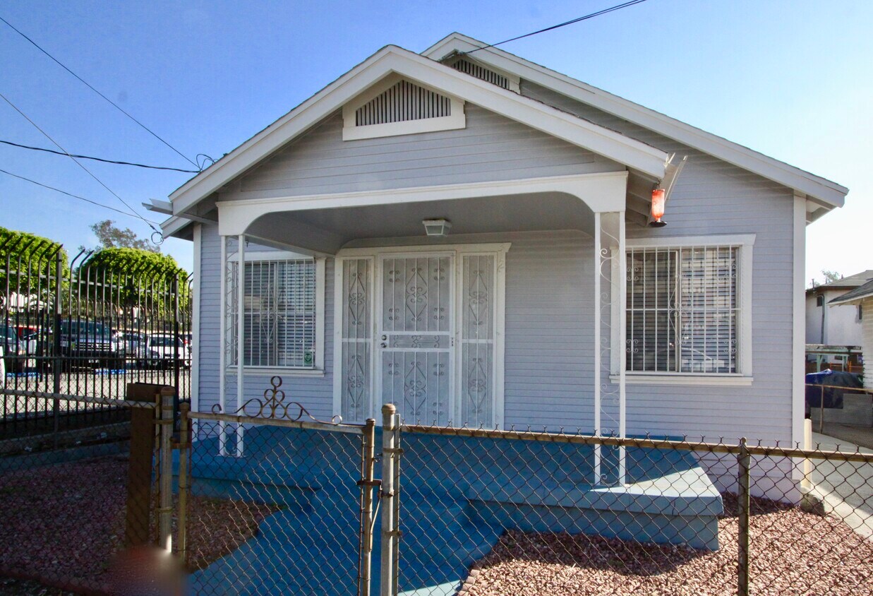 Front - 312 N State St