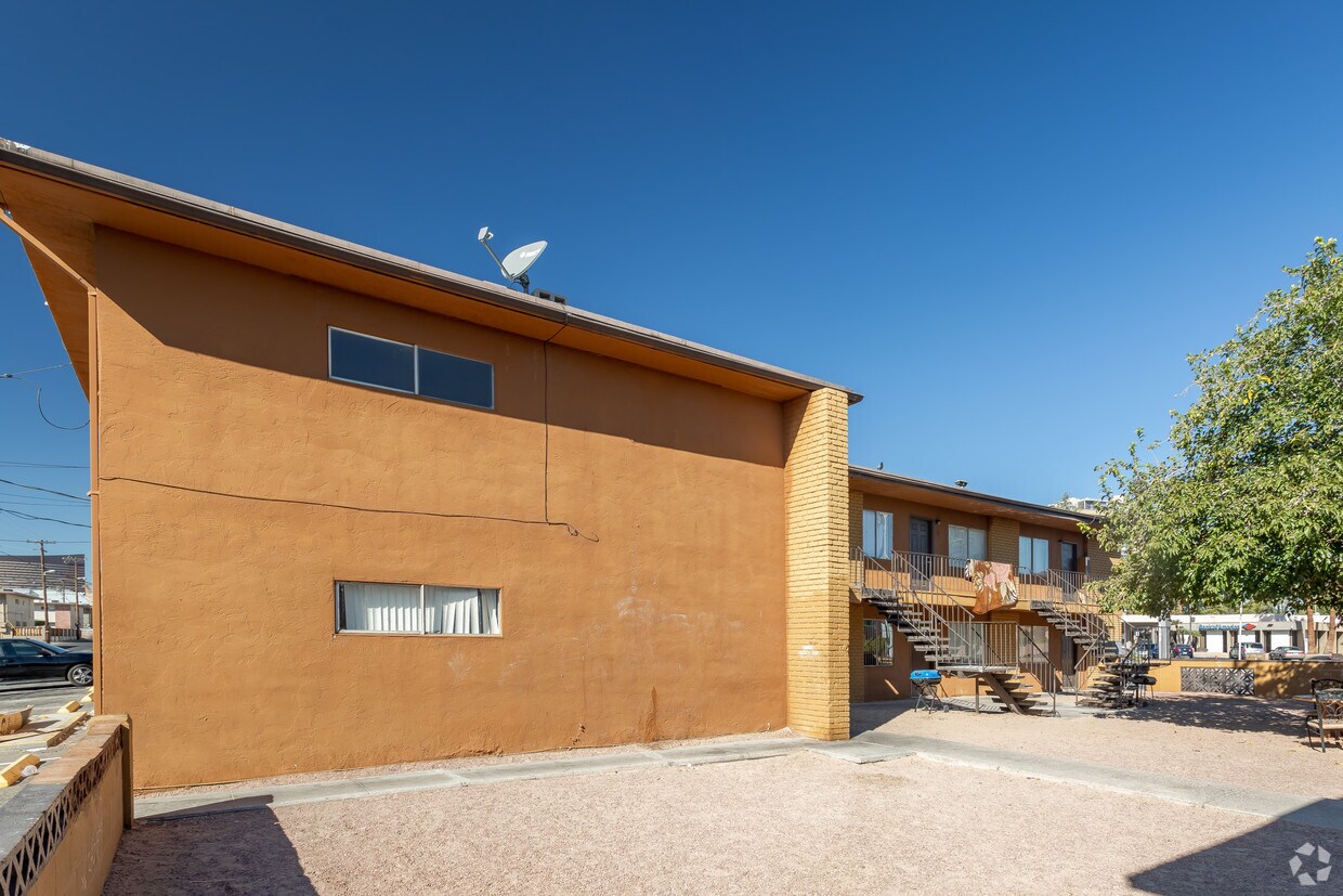 Foto del edificio - 1075 E Desert Inn Rd