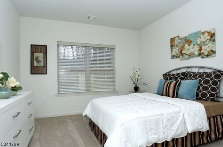 Foto del edificio - 12 Park Dr