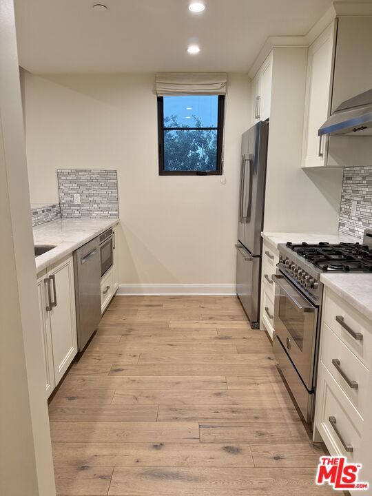 Foto del edificio - 10647 Ashton Ave