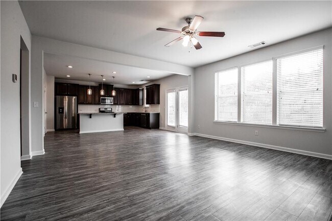 Foto del edificio - 5410 Mirror Lake Dr