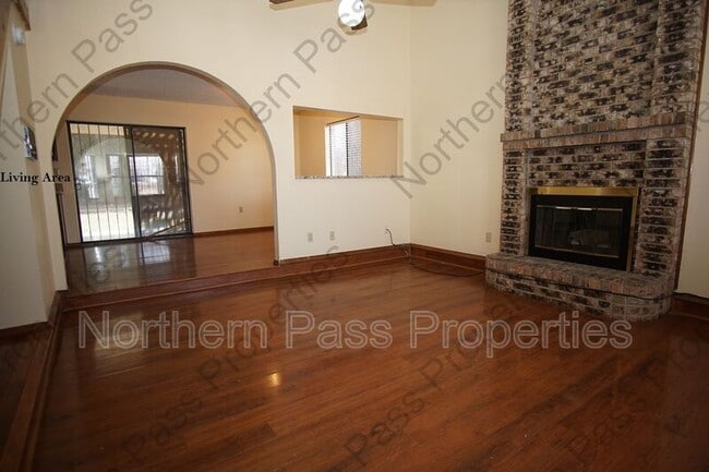 Building Photo - 11728 Bob Mitchell Dr