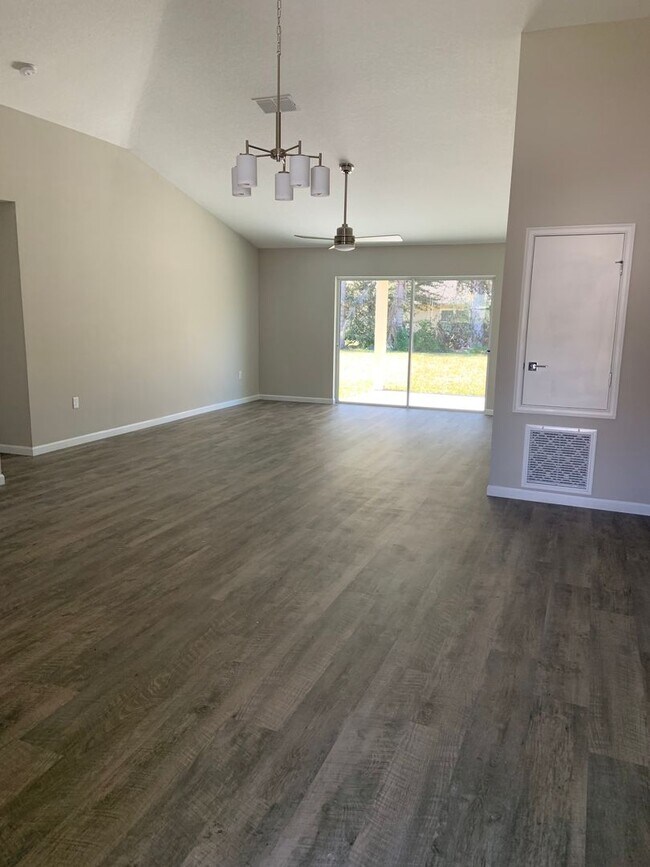 Foto del edificio - Newer Single Family Home!