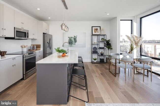 Building Photo - 2 br, 2 bath Condo - 3619 Georgia Ave NW