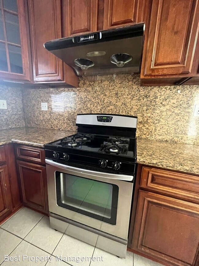 Building Photo - 4 br, 2 bath House - 3671 Jamestown rd