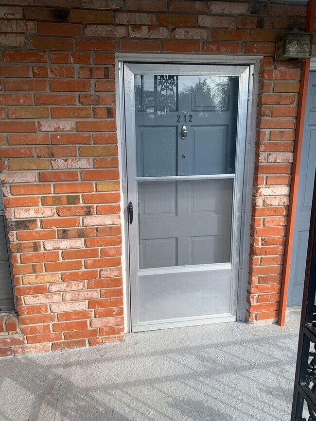 Building Photo - **COMING SOON** Charming Upstairs 1-Bedroo...