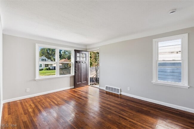 Building Photo - 12821 Oak Park Blvd