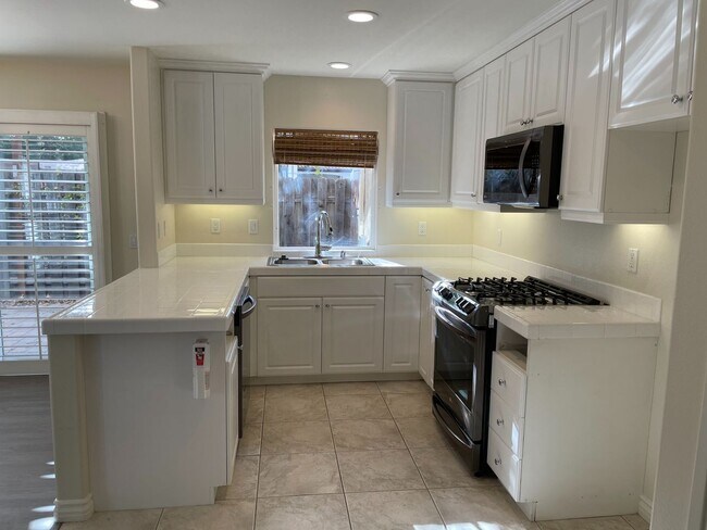 Building Photo - 3231 Royal Oaks Drive, Thousand Oaks, CA 9...