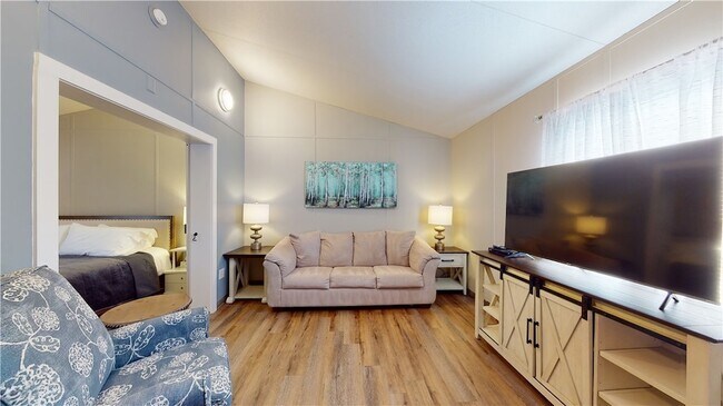 Foto del edificio - 5585 Straub Rd