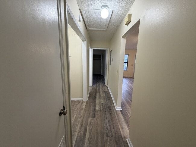 Building Photo - Condo For Rent