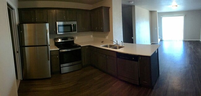 Foto del edificio - Spacious 3 bedroom, 3.5 bathroom Condo For...
