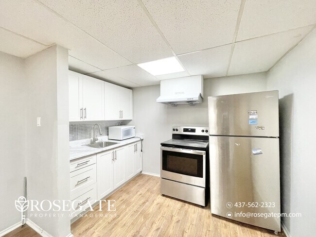 Photo du bâtiment - Bright & Modern 2-Bedroom Basement with Pa...
