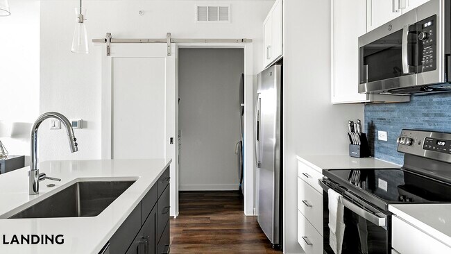 Foto del edificio - 5511 Caprock Smt Dr