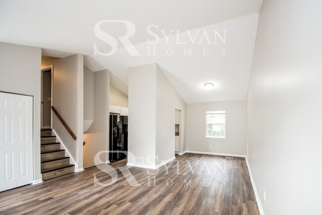 Building Photo - Your dream home awaits