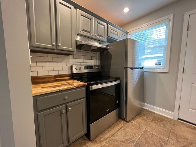 Foto del edificio - FIRST MONTH FREE with a 24-month lease and signed by 4/15/26.