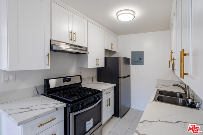 Foto del edificio - 7209 Willoughby Ave