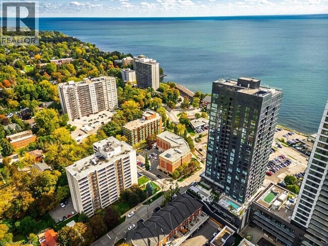 Building Photo - 370 Martha St