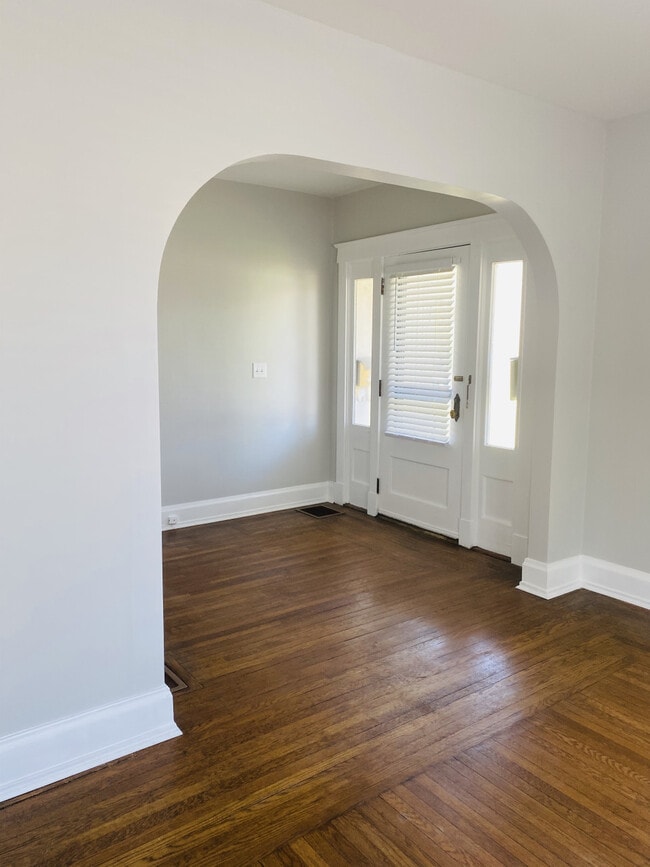 Building Photo - 2127 Slane Avenue