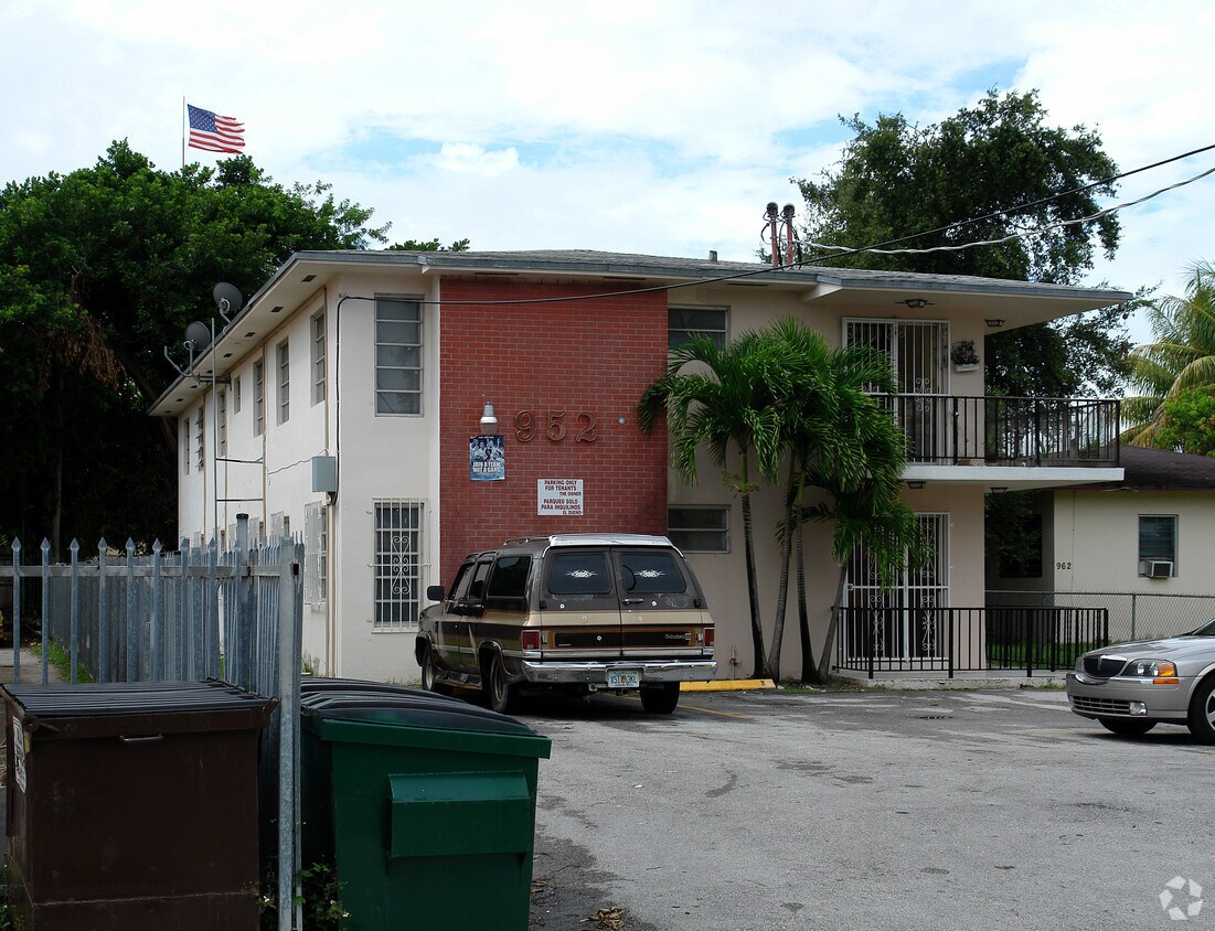 Foto del edificio - 952 NW 6th St