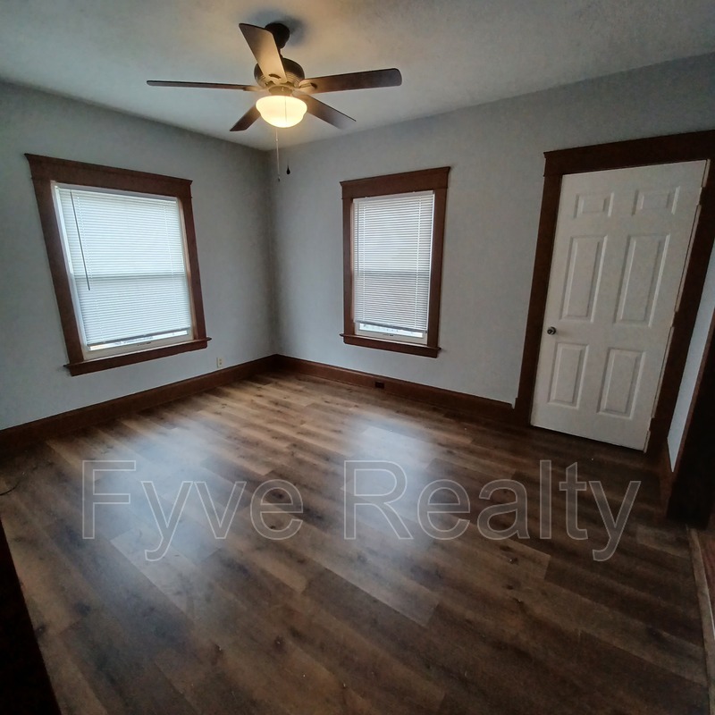 Primary Photo - 2915 Roanoke Ave
