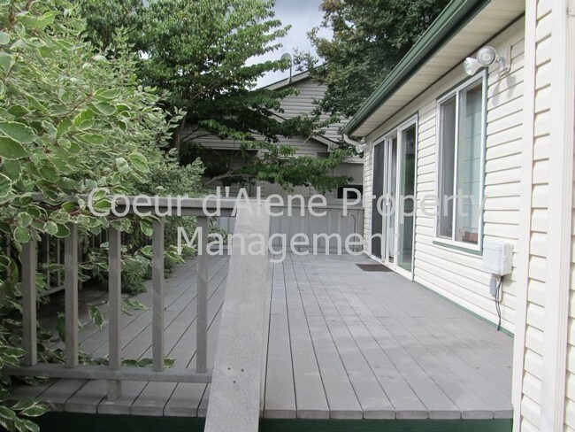 Building Photo - 1754 E Bruce Rd