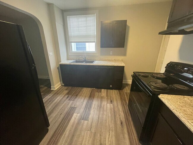 Foto del edificio - Pet Friendly 2 Bed 1 Bath Single Family Home