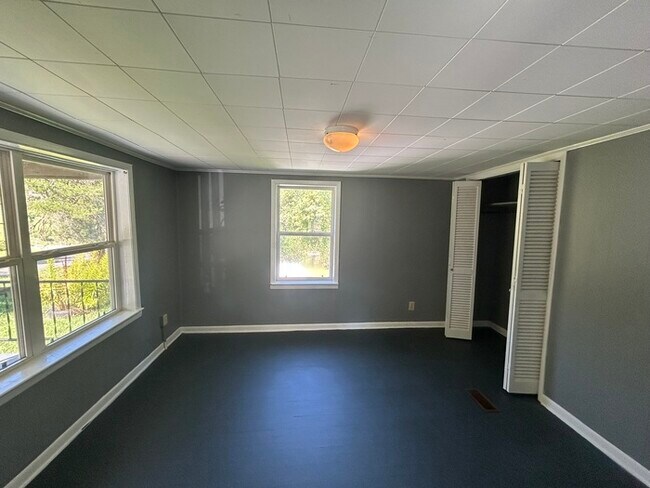 Building Photo - Beautifully Renovated 3-Bedroom Home with Expansive Yard and Private Deck in Graysville