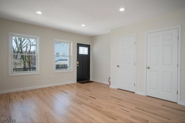 Foto del edificio - 16 Olyphant Pl