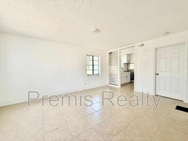 Building Photo - 7960 Boca Ciega Dr