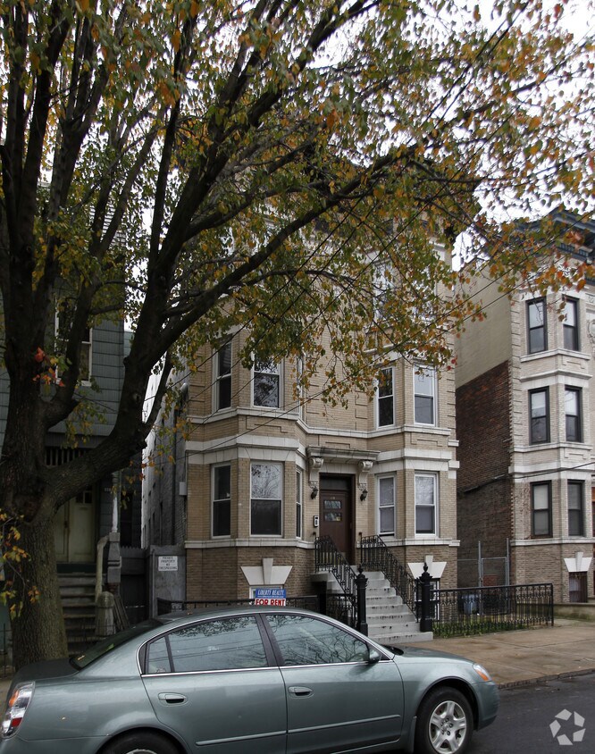 Foto del edificio - 110 Ogden Ave