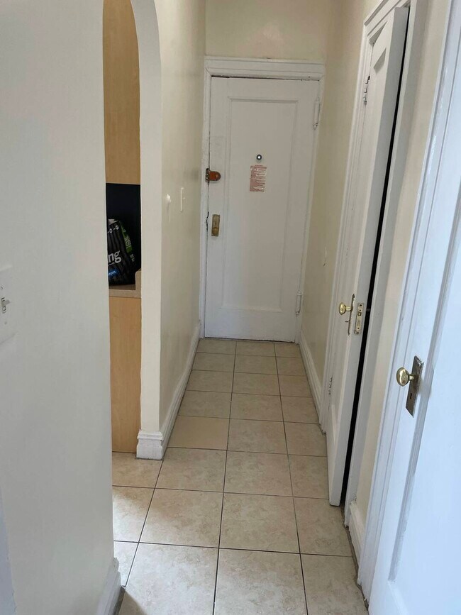 Foto del edificio - 2069 E 15th St