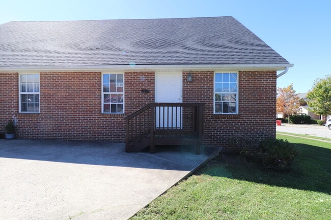 Building Photo - 101 Parker Pl