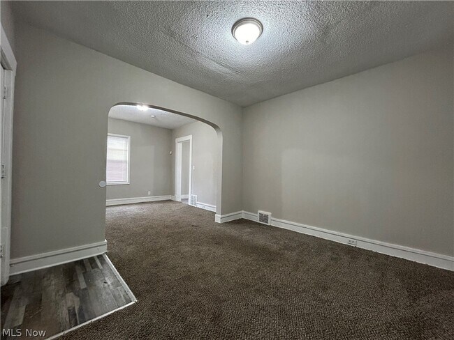 Foto del edificio - 11125 Forest Ave