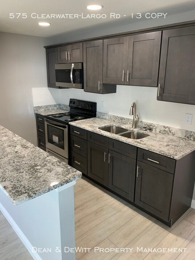 Foto principal - 575 Clearwater Largo Rd N